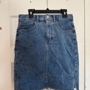 Y2K‎ Express Knee Length Denim Skirt Raw Hem Side Slit Size 2R Chic